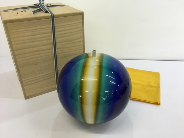 石川県能美市のお客様から人間国宝三代徳田八十吉【耀彩壺　恒河】を買取りさせていただきました。